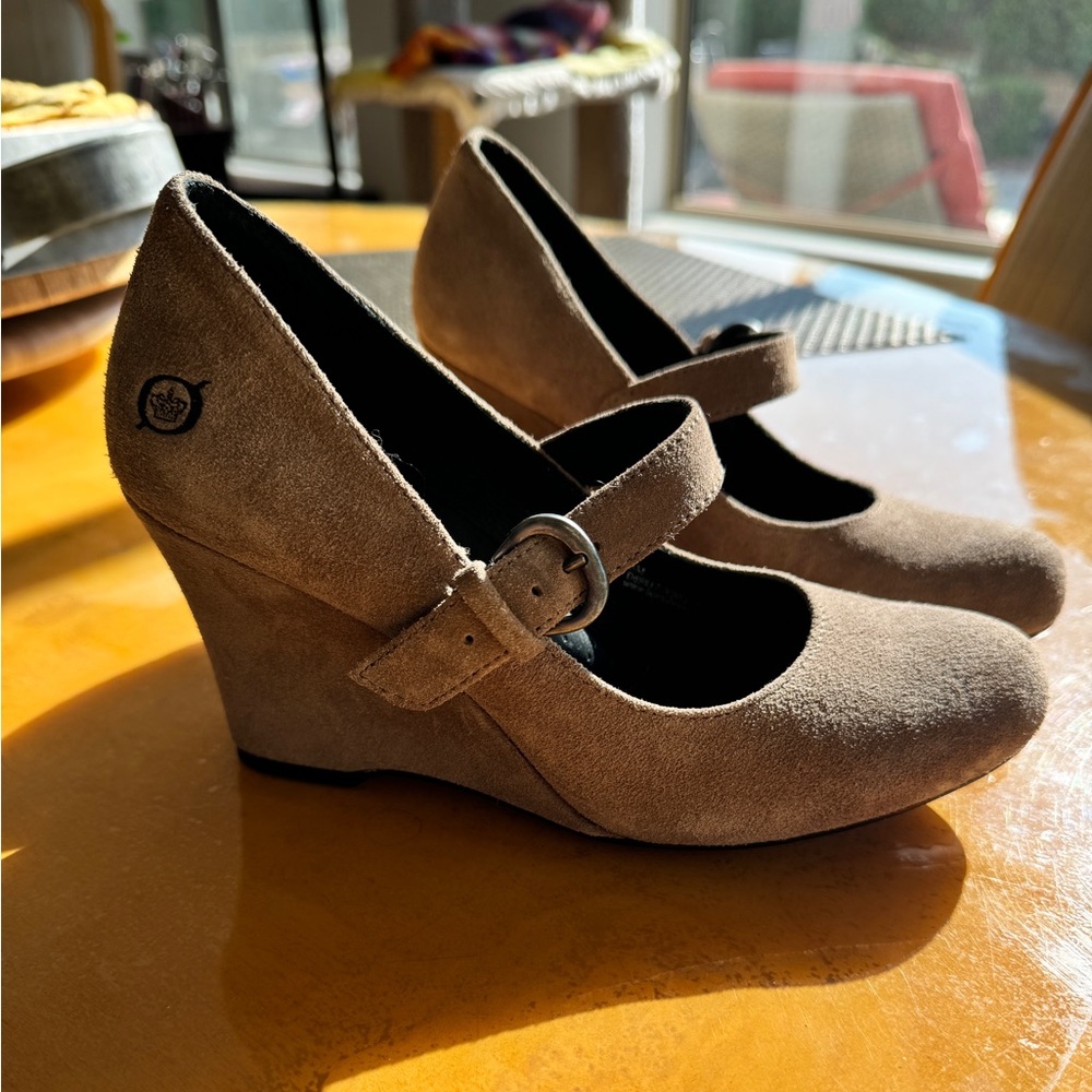 Born Taupe ‘Jordana’ Wedge Heels size 5